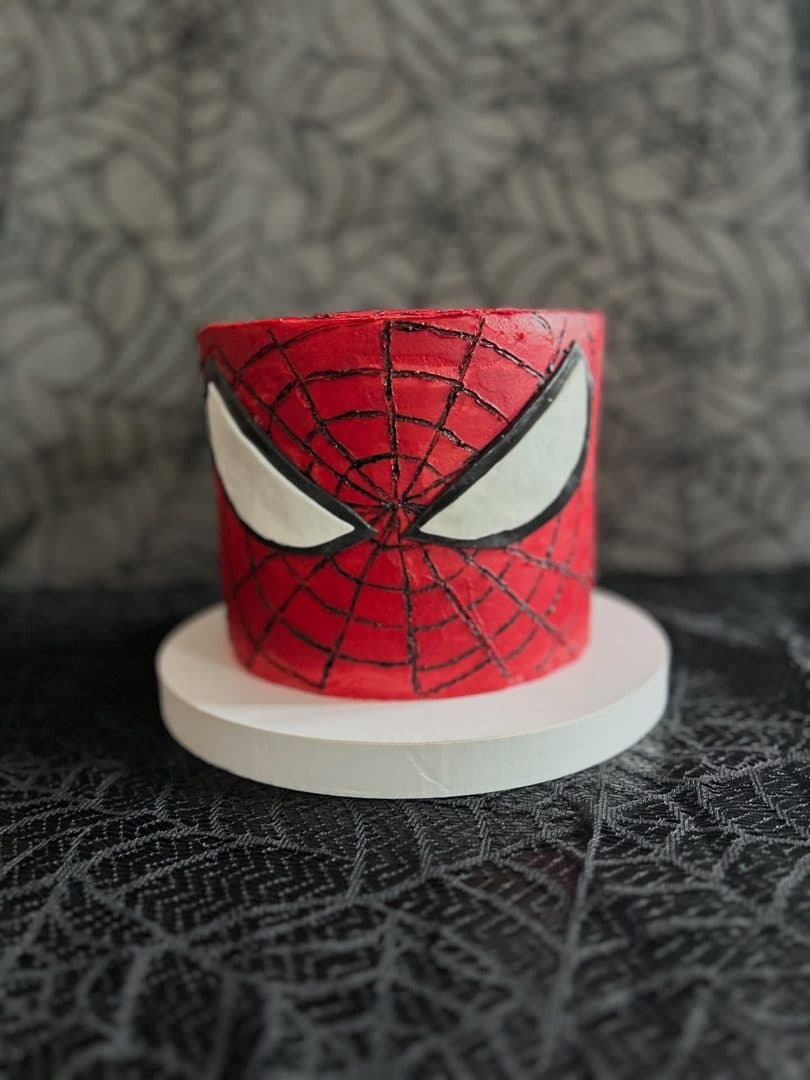 Pierwszy Spider-Man w moim wykonaniu 🕷 Nie wszystko wyszło równo, nie wszystko jak z obrazka, ale uśmiech małego klienta mówił więcej niż…