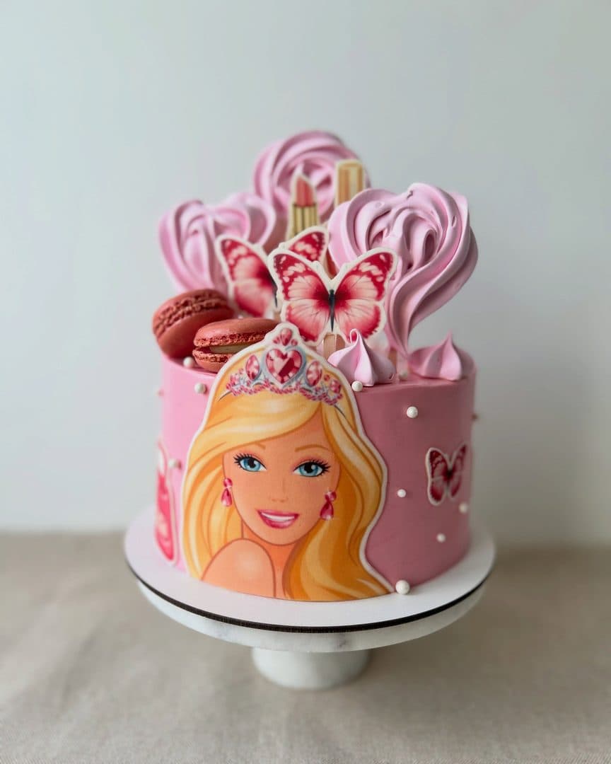 Życie jest piękniejsze w odcieniach różu 💕 A urodziny? Jeszcze piękniejsze z tortem w stylu Barbie! 👑
