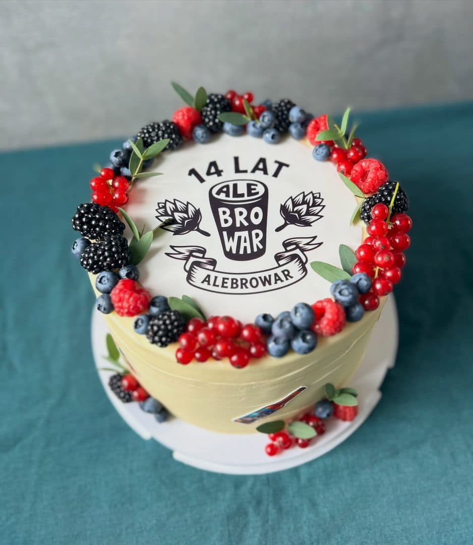 14 lat AleBrowar zasługuje na coś więcej niż zwykłe „Sto lat”! 🍻🎂 Tym razem świętujemy na słodko — tortem przygotowanym specjalnie na 14. u…